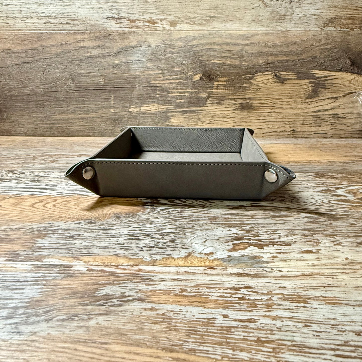 Snap-up leatherette tray engraving  and uv printing blank